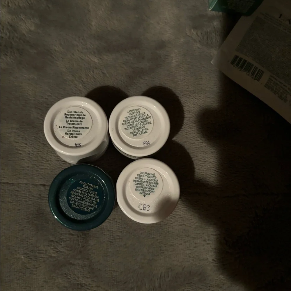 La Mer Skincare Collection in Teal and Peach - Picture 7 of 7